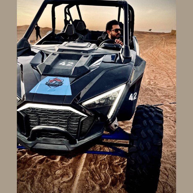  നിവിന്‍ പോളിയെ (Nivin Pauly) നായകനാക്കി ഹനീഫ് അദേനി ( Haneef Adeni) സംവിധാനം ചെയ്യുന്ന ചിത്രത്തിന്റെ ആദ്യ ഷെഡ്യൂള്‍ യുഎഇയില്‍ പൂര്‍ത്തിയായി. 55 ദിവസത്തെ ഷെഡ്യൂളാണ് പൂര്‍ത്തിയായത്. ജനുവരി 20ന് ആയിരുന്നു ചിത്രത്തിന്റെ ഷൂട്ടിംഗ് യുഎഇയില്‍ ആരംഭിച്ചത്. സെക്കന്‍ഡ് ഷെഡ്യൂള്‍ ഉടന്‍ ആരംഭിക്കും. മാജിക് ഫെയിംസിന്റെ ബാനറില്‍ ലിസ്റ്റിന്‍ സ്റ്റീഫനും പോളി ജൂനിയര്‍ പിക്‌ചേഴ്‌സിന്റെ ബാനറില്‍ നിവിന്‍ പോളിയും ചേര്‍ന്നാണ് ചിത്രം നിര്‍മിക്കുന്നത്