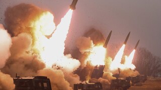 2023 മാർച്ച് 10-ന് ഉത്തരകൊറിയയിൽ നടന്ന സൈനിക ഡ്രില്ലിന്റെ ചിത്രം. കൊറിയൻ സെൻട്രൽ ന്യൂസ് ഏജൻസി (കെസിഎൻഎ) പുറത്തുവിട്ട ചിത്രം (ഫോട്ടോ കടപ്പാട്: റോയിട്ടേഴ്സ്)
2023 മാർച്ച് 10-ന് ഉത്തരകൊറിയയിൽ നടന്ന സൈനിക ഡ്രില്ലിന്റെ ചിത്രം. കൊറിയൻ സെൻട്രൽ ന്യൂസ് ഏജൻസി (കെസിഎൻഎ) പുറത്തുവിട്ട ചിത്രം (ഫോട്ടോ കടപ്പാട്: റോയിട്ടേഴ്സ്)