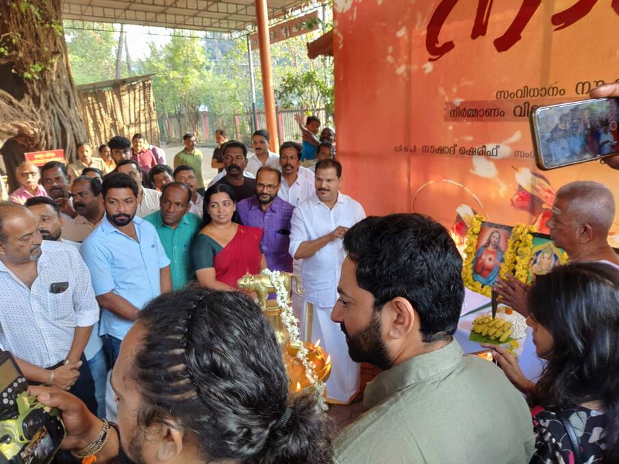  സൈജു കുറുപ്പ് നായകനായി അഭിനയിക്കുന്ന ചിത്രം സംവിധാനം ചെയ്യുന്നത് സിദ്ദീഖിന്റെ സംവിധാന സഹായിയായി പ്രവർത്തിച്ചിരുന്ന നൗഷാദ് സാഫ്രോണാണ്.