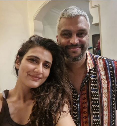  ഇതിനിടെയാണ് ബോളിവുഡ് നടി ഫാത്തിമ സന ഷെയ്ഖിനൊപ്പമുള്ള ചിത്രം സംവിധായകന്‍ വിപിന്‍ദാസ് ഇന്‍സ്റ്റഗ്രാമില്‍ പങ്കുവെച്ചത്. മലയാളത്തില്‍ ദര്‍ശന അഭിനയിച്ച റോള്‍ ഹിന്ദിയില്‍ അവതരിപ്പിക്കുന്നത് ഫാത്തിമയാകാനും സാധ്യതയുണ്ട്.