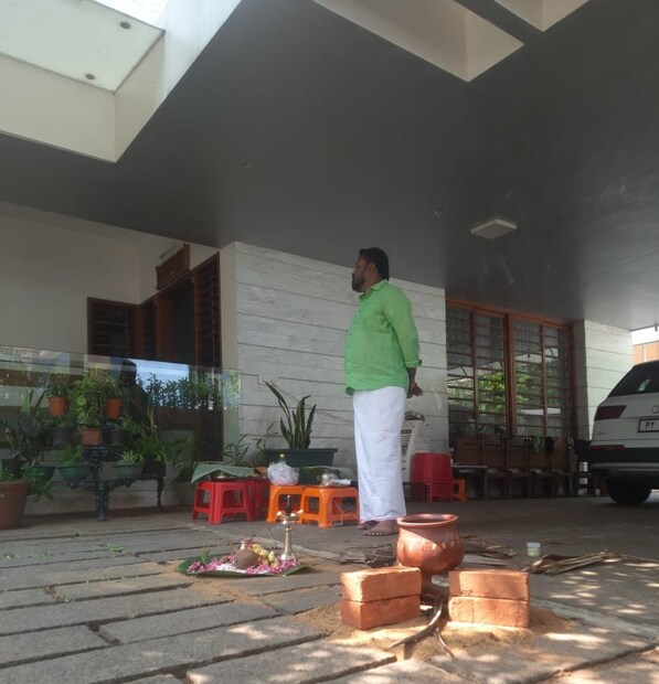  ആറ്റുകാൽ പൊങ്കാലയുടെ ഭാഗമായി സുരേഷ് ഗോപിയും കുടുംബവും