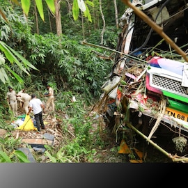 ശബരിമല തീർഥാടകരുടെ ബസ് അപകടത്തിന് കാരണം അമിതവേഗമെന്ന് സംശയം; വാഹനത്തിന് സാങ്കേതിക പ്രശ്നങ്ങളില്ല