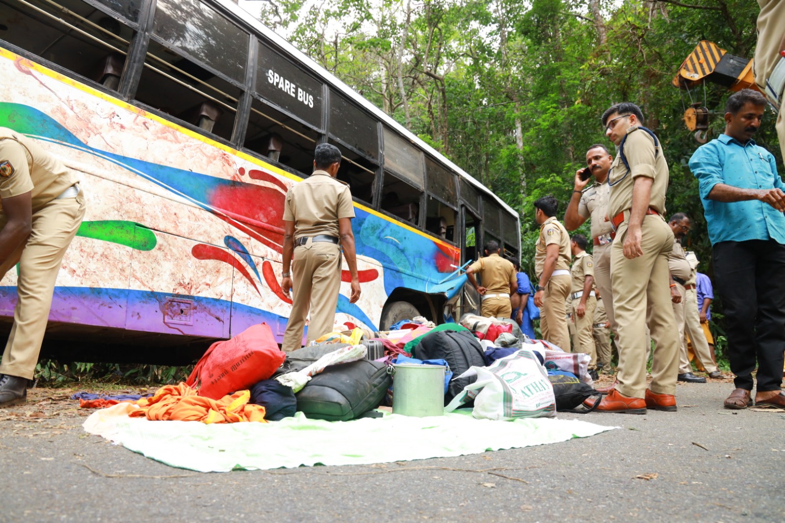  പരിക്കേറ്റവരെ കോട്ടയം മെഡിക്കൽ കോളേജ്, നിലക്കൽ,എരുമേലി ആശുപത്രി, പത്തനംതിട്ട ജനറൽ ആശുപത്രി എന്നിവിടങ്ങളിലേക്ക് മാറ്റിയിട്ടുണ്ട്.