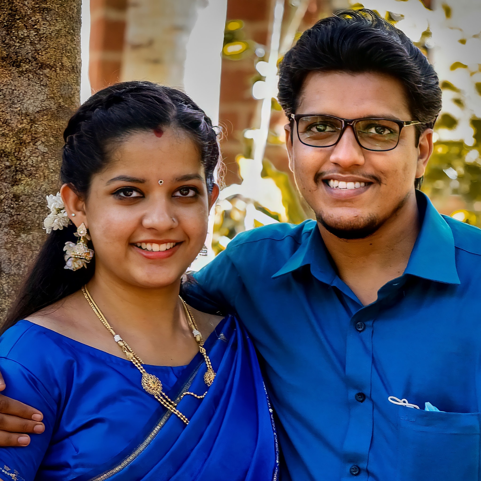  ഷോര്‍ട് ഫിലിമുകളിലൂടെ സിനിമാരംഗത്ത് ശ്രദ്ധ നേടിയ ദീപിക കണ്ണൂരിലെ പ്രാദേശിക ന്യൂസ് ചാനലുകളില്‍ അവതാരകയായും  ജോലി ചെയ്തിട്ടുണ്ട്. കോവിഡ് കാലത്ത് ഹിറ്റായ‘കള്ളിക്കള്ളി മാസ്‌ക്’ എന്ന വിഡിയോയിലൂടെ ശ്രദ്ധ നേടിയ ദീപികയെ  ക്ലാസ്‌മേറ്റും ചിത്രത്തിന്റെ അസോഷ്യേറ്റ് ഡയറകടറുമായ ഷിഫ്‌ന ബബിന്‍ ആണ് രോമാഞ്ചത്തിലേക്ക് ക്ഷണിക്കുന്നത്.