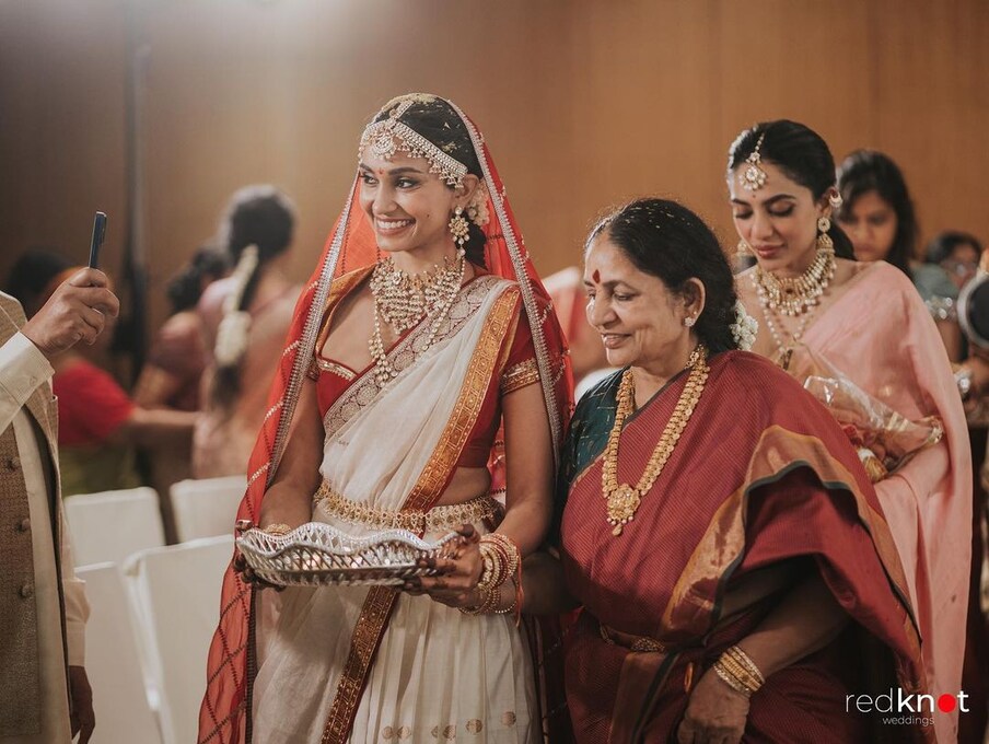  എന്‍റെ സഹോദരി അവള്‍ക്ക് ഇഷ്ടപ്പെട്ട ആളിനെയാണ് വിവാഹം ചെയ്യുന്നത്. അതില്‍ താന്‍ അതീവ സന്തോഷവതിയാണ്. ''ഇത് ഒരു തെക്ക് വടക്കന്‍ കല്യാണമാണ്, നിങ്ങൾ കാണൂ. സാഹിൽ ഡൽഹിക്കാരനും എന്റെ സഹോദരി ആന്ധ്രാപ്രദേശിൽ നിന്നുമാണ്. അതിനാൽ ആഘോഷം ഇരട്ടിയായി! ഇത് എനിക്ക് ഒരു വൈകാരിക അനുഭവമായിരുന്നു. എല്ലായ്‌പ്പോഴും പരസ്‌പരം ദയ കാണിക്കാത്ത ഒരു ലോകത്തിൽ, സ്ത്രീകൾക്ക് പ്രത്യേകിച്ചും, സഹോദരി ബന്ധത്തിന്റെ സന്തോഷം അനുഭവിക്കുക എന്നത് ഒരു ഭാഗ്യമാണ്.
