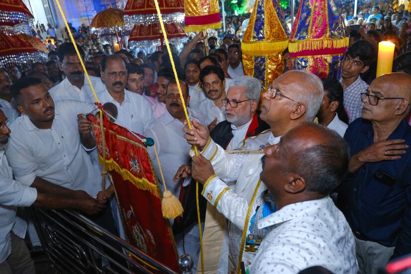  വികാരി ഫാ. അഗസ്റ്റിൻ പാലയ്ക്കപ്പറമ്പിൽ കൊടിയേറ്റി. തുടർന്നു നടന്ന പുറത്തുനമസ്‌കാരത്തിന് പാലാ രൂപതാധ്യക്ഷൻ മാർ ജോസഫ് കല്ലറങ്ങാട് മുഖ്യകാർമികത്വം വഹിച്ചു.