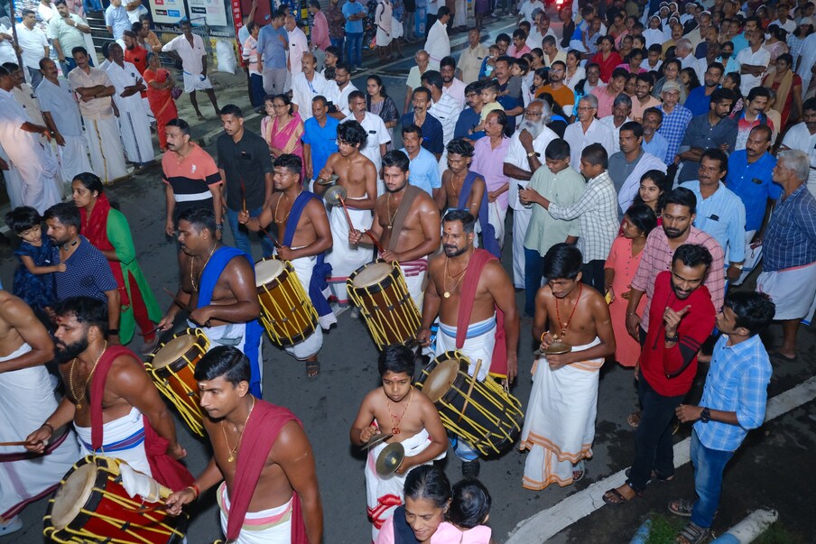 അരുവിത്തുറ പള്ളി തിരുനാളിനോട് അനുബന്ധിച്ച് നടന്ന നഗരപ്രദക്ഷിണം