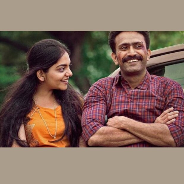  'ഇൻസ്റ്റഗ്രാമിൽ നിന്നും നിന്നും നേരിട്ടിറങ്ങി വന്ന് 'വൈഫൈ ഇല്ലേ' എന്ന് വ്യാകുലപ്പെടുന്നയാളായാണോ തന്നെക്കുറിച്ച് വിചാരിച്ചതെന്നു അഹാന. 'അതെ' എന്ന് ഷൈൻ തലകുലുക്കി