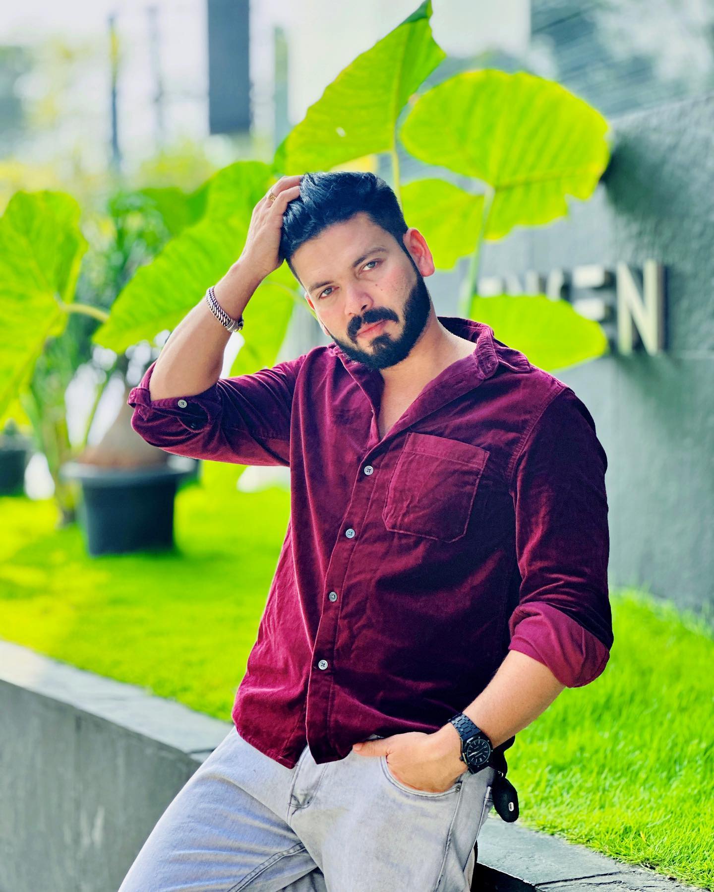  രണ്ടു ഭാര്യമാരും മൂന്നു മക്കളുമുള്ള ബഷീർ ബഷിയുടെ കുടുംബത്തിന്റെ പോസ്റ്റുകൾ വളരെ എളുപ്പം വൈറലായി മാറാറുണ്ട്. ഏറ്റവും ഇളയ മകൻ പിറന്നപ്പോൾ തന്നെ അവനു വേണ്ടി ഇൻസ്റ്റഗ്രാം, യൂട്യൂബ് അക്കൗണ്ടുകൾ കുടുംബം ആരംഭിച്ചിരുന്നു. ഈ വേളയിൽ ബഷീർ പോസ്റ്റ് ചെയ്ത മറ്റൊരു വീഡിയോ പ്രചരിക്കുകയാണ്‌ (തുടർന്ന് വായിക്കുക)