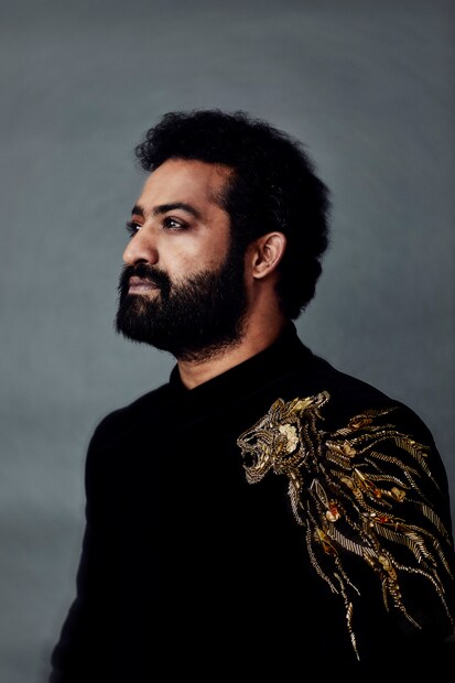 ഋത്വിക് റോഷനൊപ്പം ബോളിവുഡിൽ പ്രധാന വേഷത്തിലെത്താനുള്ള തയ്യാറെടുപ്പിലാണ് ജൂനിയർ എൻടിആർ. അതാകട്ടെ യഷ് രാജ് ഫിലിംസിന്റെ സ്പൈ യൂണിവേഴ്സ് ചിത്രത്തിലും. ഋത്വിക്കിനൊപ്പം വാർ 2 ൽ ജൂനിയർ എൻടിആറും എത്തുമെന്നാണ് റിപ്പോർട്ടുകൾ.