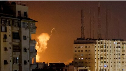 ഇസ്രായേൽ വ്യോമാക്രമണത്തെ തുടർന്ന് ഗാസയിൽ നിന്ന് പുക ഉയരുന്നു (Image: Reuters) ഇസ്രായേൽ വ്യോമാക്രമണത്തെ തുടർന്ന് ഗാസയിൽ നിന്ന് പുക ഉയരുന്നു (Image: Reuters)