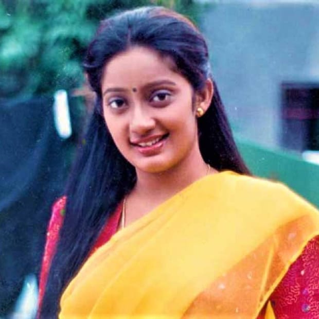  അടുത്ത ബന്ധുക്കളുടെ മോശം പെരുമാറ്റം മൂലമാണ് കനക ആരെയും അടുപ്പിക്കാത്തത് എന്ന് ഇദ്ദേഹം പറഞ്ഞു. ഒടുവിൽ ഇലെക്ട്രിസിറ്റി ബോർഡിൽ നിന്നും ഉദ്യോഗസ്ഥനെത്തിയതും കനക വാതിൽ തുറന്നു സംസാരിച്ചു. കൂട്ടത്തിൽ മാധ്യമപ്രവർത്തകയോടും. കനകയുടെ പക്കൽ നിന്നുതന്നെ സത്യാവസ്ഥ പുറത്തുവന്നു 