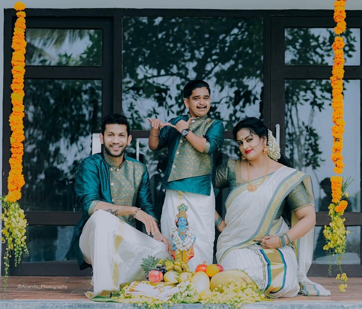  കുട്ടി അഖിൽ, സുചിത്ര, സൂരജ് തേലക്കാട് എന്നിവർ ചേർന്നുള്ള വിഷു സ്‌പെഷൽ ഫോട്ടോഷൂട്ടിൽ നിന്നും
