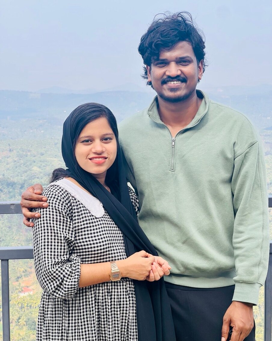  ലുക്ക്മാൻ അച്ഛനായിരിക്കുന്നു. പുതുതലമുറയിലെ ട്രെന്റിന് പിന്നാലെ ലുക്ക്മാൻ ഇല്ല. സോഷ്യൽ മീഡിയ പോസ്റ്റോ, അച്ഛനായി എന്ന പ്രഖ്യാപനമോ വാർത്തയോ ഒന്നുമില്ല. കുഞ്ഞ് പിറന്നിട്ട് 20 ദിവസങ്ങൾ പിന്നിട്ടിരിക്കുന്നു എന്നതാണ് സന്തോഷം (തുടർന്ന് വായിക്കുക)