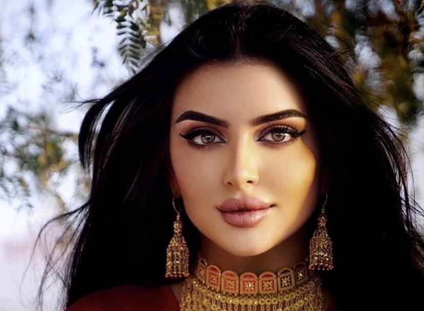  നിക്കാഹ് ദിവസത്തെ ആശംസയായാണ് ഷെയ്ഖ് മുഹമ്മദ് ബിന്‍ റാഷിദ് ബിന്‍ മാന അല്‍ മക്തൂം കവിത രചിച്ചത്. എന്നാല്‍ വിവാഹം സംബന്ധിച്ച ഔദ്യോഗിക വിശദീകരണമോ റിപ്പോര്‍ട്ടോ പുറത്തുവന്നിട്ടില്ല. ഇന്‍റര്‍നാഷനല്‍ റിലേഷന്‍സില്‍ ബിരുദധാരിയാണ് ഷെയ്ഖ മഹ്റ. കുതിരകളെ ഏറെ ഇഷ്ടപ്പെടുന്നയാളാണ് ഷെയ്ഖ മഹ്റ.