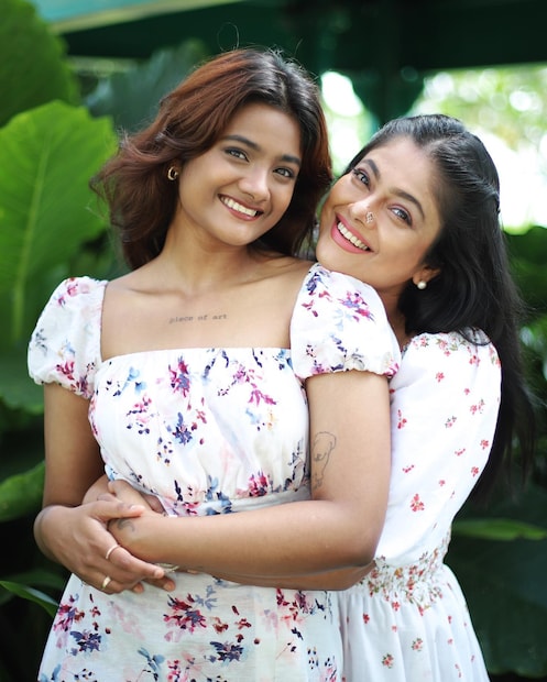  മഞ്ജു പിള്ളയും മകളും. ദയ ഇറ്റലിയിൽ ഉപരിപഠനം നടത്തുകയാണ്