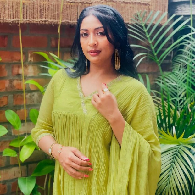 Navya Nair, Navya Nair tv programme, Navya Nair trolls, trolls on Navya Nair, നവ്യ നായർ