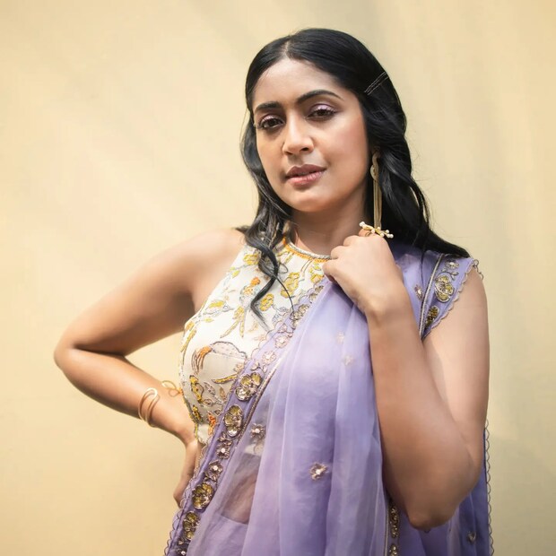  'നവ്യാനായർ എന്നത് താൻ തെരഞ്ഞെടുത്ത പേരല്ല എന്നും സിബി അങ്കിളും(സംവിധായകൻ സിബി മലയിൽ) മറ്റുള്ളവരും ഇട്ട പേരാണ് ഇതെന്നുമാണ് നവ്യാ നായർ പറയുന്നത്. പത്താം ക്ലാസ്സിൽ പഠിക്കുന്ന സമയത്താണ് ഞാൻ സിനിമയിലെത്തുന്നത്. അന്ന് സംവിധായകരും എഴുത്തുകാരും പ്രൊ‍ഡ്യൂസേഴ്സും എല്ലാം ഇട്ട പേരാണ് നവ്യ നായർ'- നവ്യ ഒരു അഭിമുഖത്തിൽ പറഞ്ഞു.