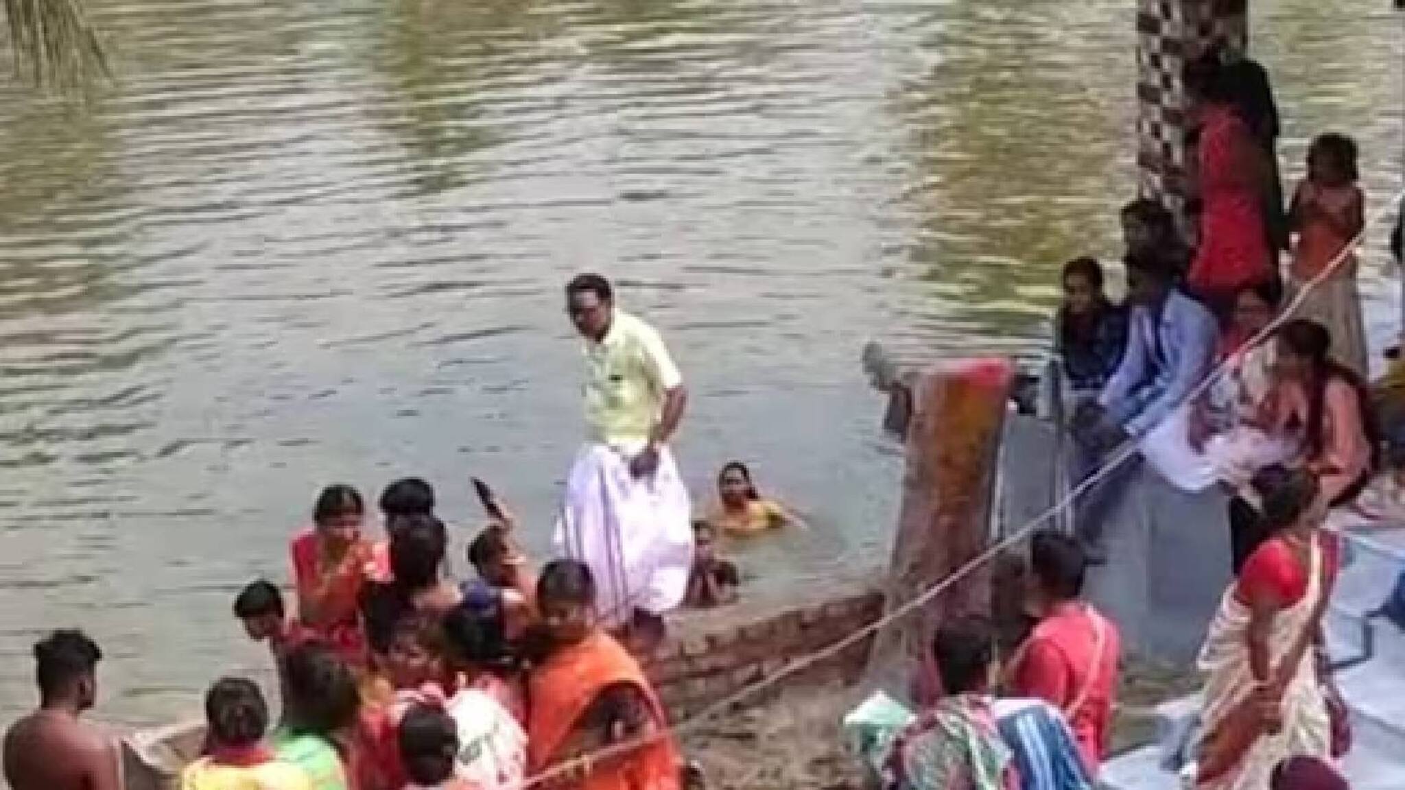 മുങ്ങിക്കുളിച്ചാൽ ശരീരഭാരം കൂടും, രോഗശാന്തി ഉറപ്പ്; പശ്ചിമ ബംഗാളിലെ അത്ഭുത കുളം