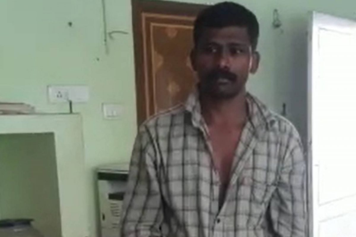 വെട്ടിപ്പുഴ പാലത്തിന് സമീപം കുടിൽകെട്ടി താമസിച്ചിരുന്ന ഇന്ദിരയുടെ വീട്ടിലാണ് മൃതദേഹങ്ങൾ കണ്ടത്