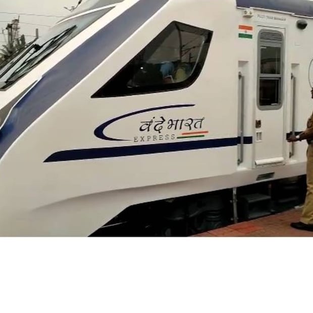 Vande Bharat , vande bharat flag off , vande bharat timing kerala, Vande Bharat kerala, Vande Bharat test run, Indian Railway, Mumbai, First Train Service,ഇന്ത്യൻ റെയിൽവേ, മുംബൈ, ആദ്യ ട്രെയിൻ സർവീസ്