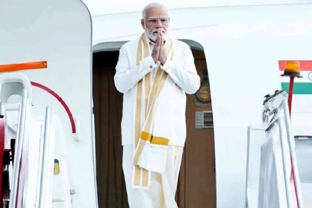 വൈകിട്ട് അഞ്ച് മണിയോടെ കൊച്ചിയിലെ നാവിക ആസ്ഥാനത്ത് പ്രധാനമന്ത്രി വിമാനമിറങ്ങും
