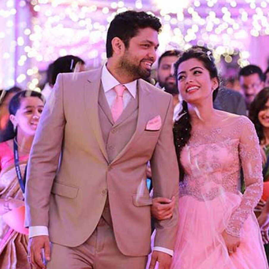  താമസിയാതെ, വിവാഹനിശ്ചയം പ്രഖ്യാപിച്ച് കാര്യങ്ങൾ അടുത്ത ഘട്ടത്തിലേക്ക് കൊണ്ടുപോകാൻ അവർ തീരുമാനിച്ചു. എന്നാൽ 2018 ആയപ്പോഴേക്കും വിവാഹം വേണ്ടെന്നു വയ്ക്കുകയും രശ്മിക തന്റെ കരിയറിൽ ശ്രദ്ധ കേന്ദ്രീകരിക്കുകയും ചെയ്തു