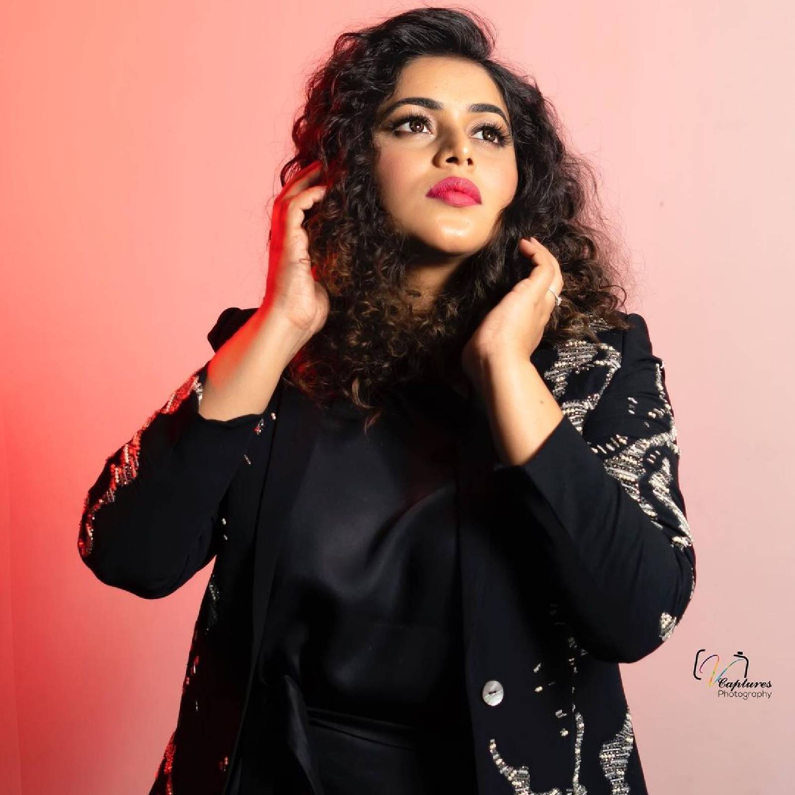  ഷംനയുടേത് നോർമൽ ഡെലിവറി ആയിരുന്നു. അതിന്റെ വിശേഷങ്ങളുമായി താൻ പിന്നീട് എത്തിച്ചേരും എന്ന് ഷംന അറിയിച്ചിരിക്കുന്നു