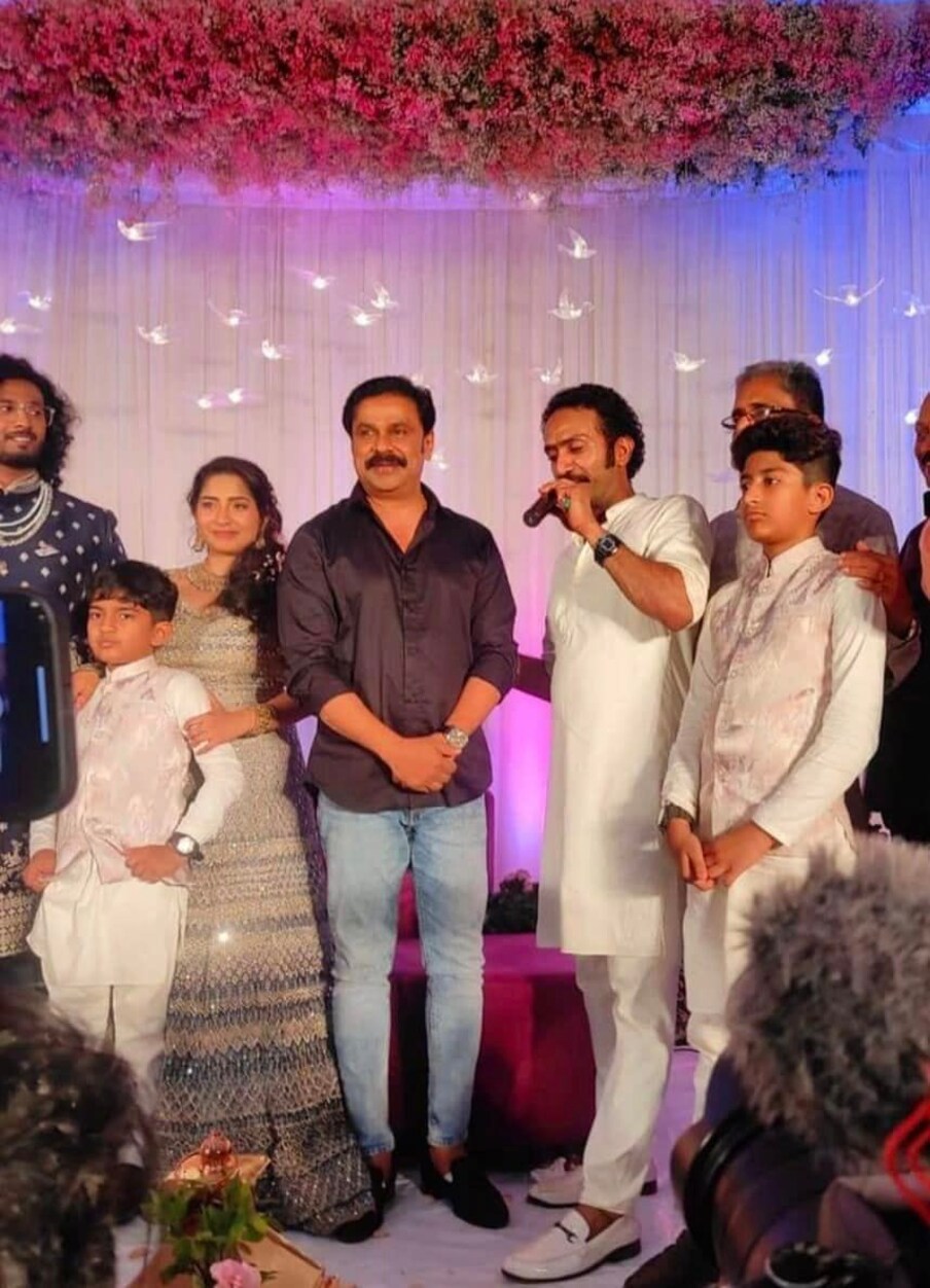  ഷൈൻ ടോമിന്റെ കുഞ്ഞിപ്പെങ്ങളാണ് ഇത്. താൻ ഒൻപതാം ക്‌ളാസിൽ പഠിക്കുമ്പോഴാണ് ഈ അനുജത്തിയുടെ ജനനം. പെങ്ങന്മാരിൽ ഒരാൾകൂടിയുണ്ടെന്ന് ഷൈൻ