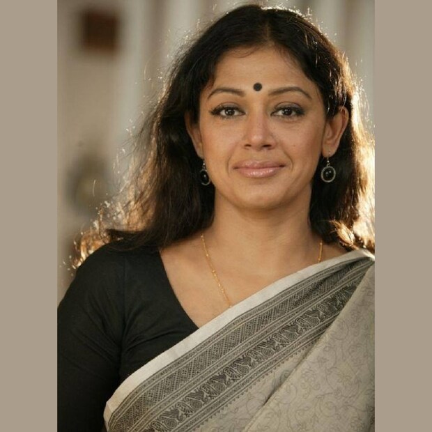  ഏപ്രിൽ 18 സിനിമയിൽ ബാലചന്ദ്രമേനോന്റെ 'കുട്ടാ' എന്ന വിളികേട്ട് മലയാള സിനിമയിൽ കടന്നുവന്ന കൗമാരക്കാരിയാണ് ശോഭന. നടി മാത്രമല്ല, നർത്തകിയും കൂടിയാണ് താനെന്നു ശോഭന പിന്നെ പലകുറി തെളിയിച്ചു. അവർ തന്നെ കൊറിയോഗ്രാഫി നിർവഹിച്ച മണിച്ചിത്രത്താഴ്, തേന്മാവിൻ കൊമ്പത്ത് സിനിമകളിലെ ഗാനരംഗങ്ങൾ ഉദാഹരണം. മലയാളത്തിലെ അഞ്ച് സൂപ്പർ താരങ്ങൾക്കുമൊപ്പം വേഷമിട്ട നടി എന്ന ക്രെഡിറ്റും ശോഭനയ്ക്കുണ്ട്