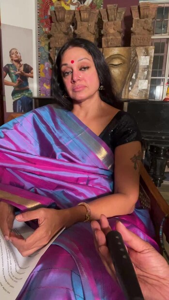  ഞങ്ങൾ അങ്ങനെയൊരു തലമുറയിലുള്ളവരാണ്. മരണത്തെക്കുറിച്ച് പോസ്റ്റ് ഇടുന്നത് ചിന്തിക്കാൻ സാധിക്കില്ല. അതിനെക്കുറിച്ച് സംസാരിക്കാൻ തന്നെ എനിക്കല്പം സമയം വേണ്ടിവരും' എന്നാണ് ഹൃദയത്തിൽതൊടുന്ന വാക്കുകളുമായി ശോഭന നൽകിയ മറുപടി