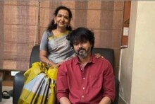 Thalapathy Vijay | നീ എന്റേതല്ലേ വാവേ... പിണക്കം മാറ്റി വിജയ് അച്ഛനും അമ്മയ്ക്കുമൊപ്പം വിവാഹവാർഷിക ചടങ്ങിൽ