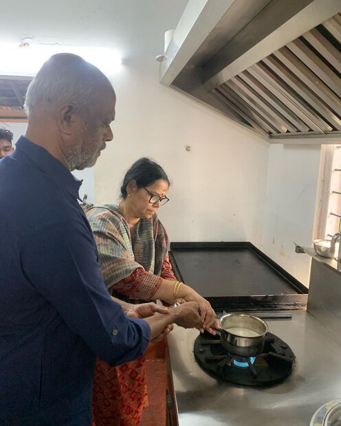  അഭിരാമി ഇളയമകളാണ്. അച്ഛൻ വിടവാങ്ങുന്നതിനും കേവലം ദിവസങ്ങൾക്കു മുൻപാണ് അഭിരാമി ജീവിതത്തിനു ഒരു വലിയ തുടക്കമിട്ടത്. മകളുടെ സന്തോഷത്തിന് സാക്ഷ്യം വഹിച്ച ശേഷമാണ് സുരേഷിന്റെ മടക്കം. ആ ചിത്രങ്ങളും അതിനു പിന്നിലെ കഥ പറയുന്ന ഹൃദയസ്പർശിയായ കുറിപ്പും അഭിരാമി പങ്കിടുന്നു (തുടർന്ന് വായിക്കുക)