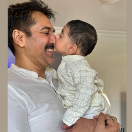 Actor Rahman | നടൻ റഹ്മാൻ അപ്പൂപ്പനായി; പേരക്കുട്ടിക്കൊപ്പം ആഘോഷ നിമിഷങ്ങളുമായി താരം Actor Rahman | നടൻ റഹ്മാൻ അപ്പൂപ്പനായി; പേരക്കുട്ടിക്കൊപ്പം ആഘോഷ നിമിഷങ്ങളുമായി താരം