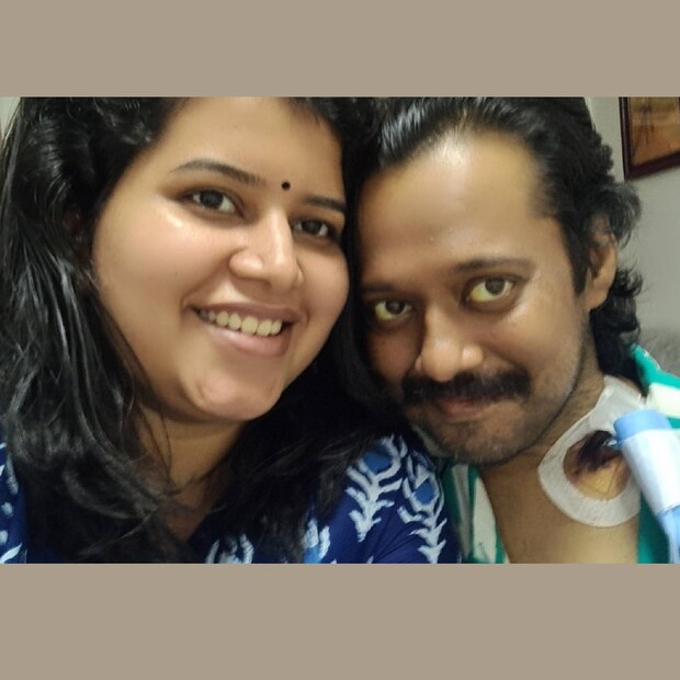  ജീവിതത്തിലെ കഠിന പരീക്ഷയിൽ ബാലക്ക് താങ്ങും തണലുമായി ഒപ്പമുണ്ടായത് ഭാര്യ എലിസബത്ത് ഉദയനാണ്. രണ്ടാം വിവാഹവാർഷികം ആശുപത്രിയിൽ എങ്കിൽ, മൂന്നാം വിവാഹവാർഷികം ഭർത്താവുമൊത്ത് ഡാൻസ് ചെയ്ത് ആഘോഷമാക്കും എന്ന് എലിസബത്ത് ആത്മവിശ്വാസത്തോടെ പറഞ്ഞ വാക്കുകൾ പ്രേക്ഷകരും കേട്ടതാണ്