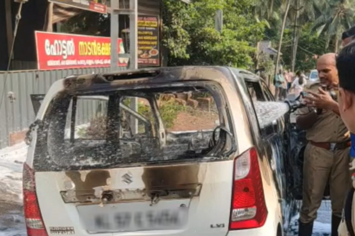 കടയിൽനിന്ന് സാധനങ്ങൾ വാങ്ങാനായാണ് സതീഷ് കാറിൽ എത്തിയത്