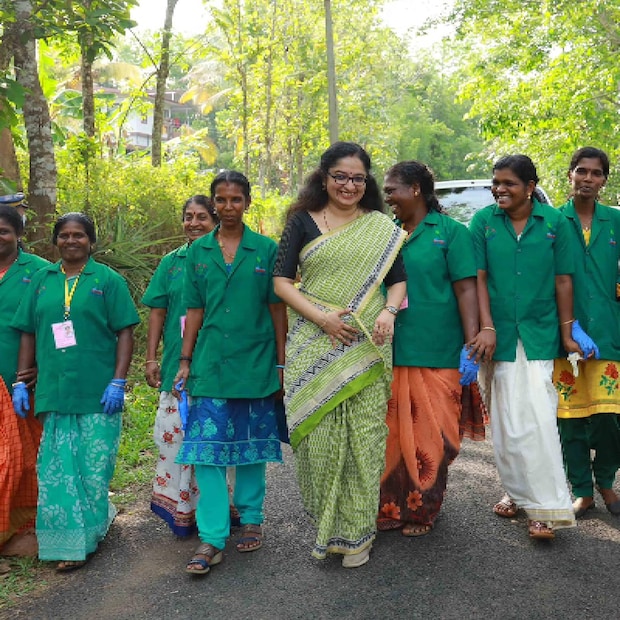  മൈലപ്ര പഞ്ചായത്തിലെ ആറാം വാർഡിനു പുറമേ പത്തനംതിട്ട നഗരസഭ 8-ാം വാർഡിലെ കടകളിലും സേനാംഗങ്ങൾക്കൊപ്പം കലക്ടർ സന്ദർശനം നടത്തുകയും അവരുടെ കൂടെ പ്രവര്‍ത്തിക്കുകയും ചെയ്തു.