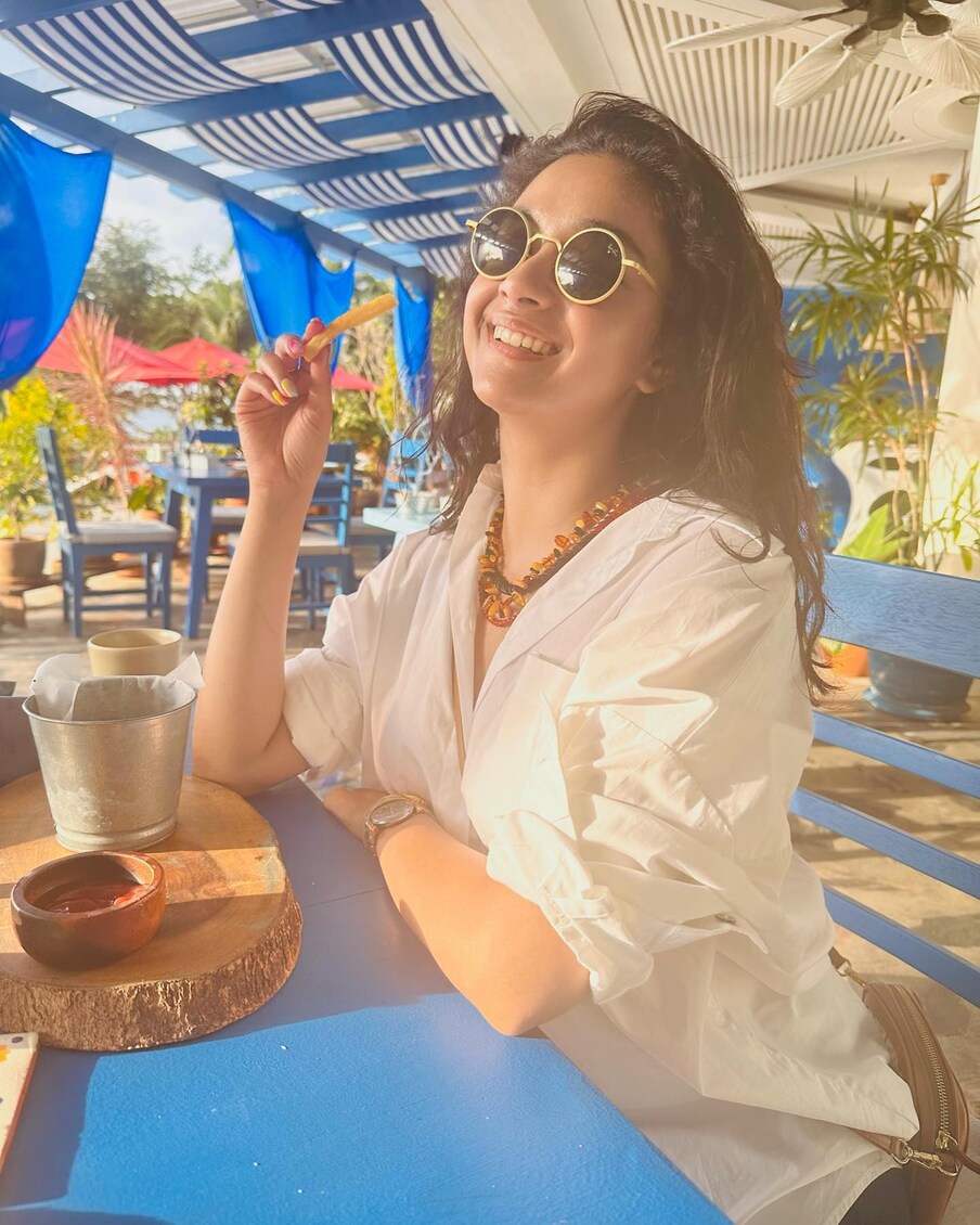  അടുത്തിടെ പുറത്തിറങ്ങിയ, നാനി നായകനായ 'ദസറ' എന്ന സിനിമയുടെ വിജയത്തിലും സന്തോഷത്തിലുമാണ് കീർത്തി ഇപ്പോൾ. ഈ പശ്ചാത്തലത്തിൽ നടത്തിയ ഇൻസ്റ്റഗ്രാം ചോദ്യോത്തരവേളയിലാണ് കീർത്തിയുടെ പ്രതികരണം