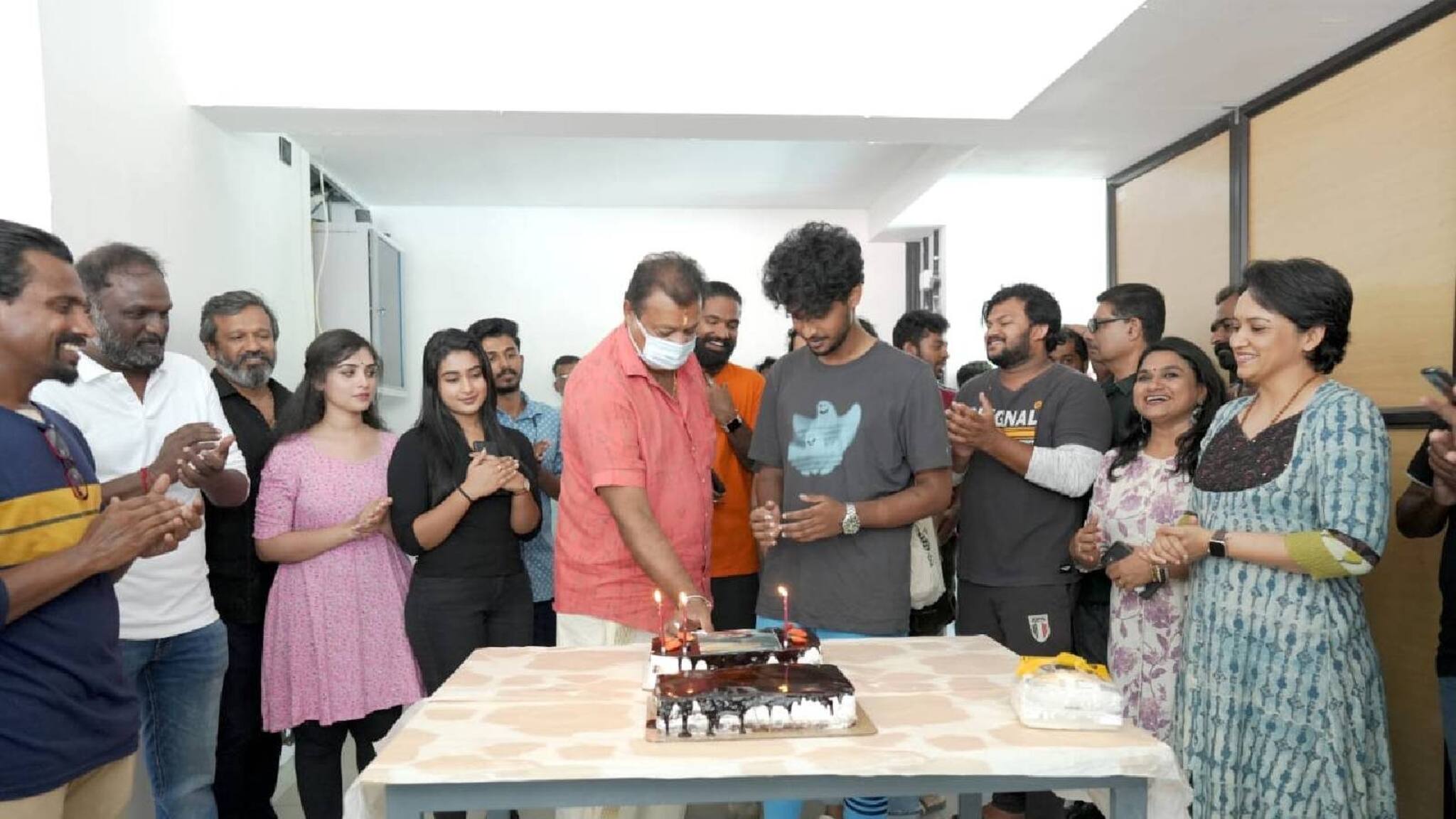 Madhav Suresh | മകന്റെ സെറ്റിലെത്തി പിറന്നാളിന് സർപ്രൈസ് ആഘോഷമൊരുക്കി സുരേഷ് ഗോപി; ഒപ്പം മകൾ ഭാഗ്യയും