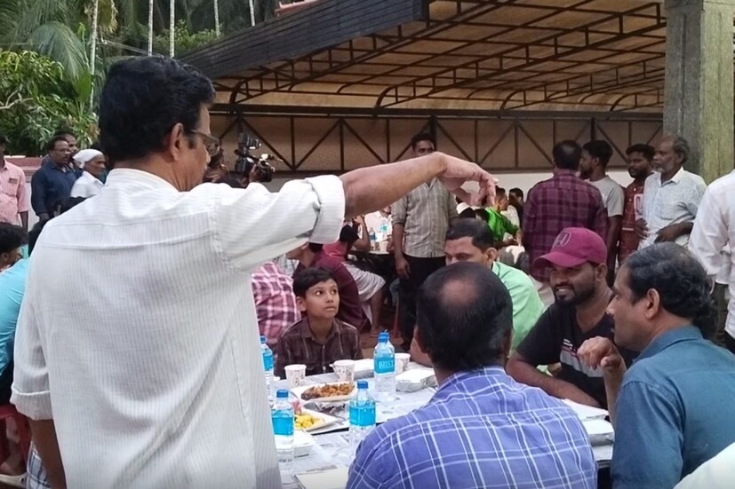  നൂറ്റാണ്ടുകള്‍ പഴക്കമുള്ള ക്ഷേത്രത്തിന്റെ ജീര്‍ണാവസ്ഥ മാറ്റി പുനഃപ്രതിഷ്ഠ നടത്താന്‍ പോന്ന സാമ്പത്തികം പ്രദേശത്തെ അന്നത്തെ നാമമാത്രമായ ഹിന്ദു സമൂഹത്തിനുണ്ടായിരുന്നില്ല.