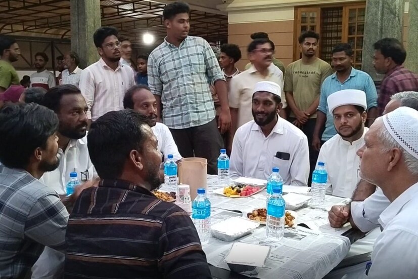  2017ല്‍ ക്ഷേത്രം പുനഃപ്രതിഷ്ഠ നടത്തുന്ന സമയത്ത് സാമ്പത്തികമായും ഭൗതികമായും സഹായിച്ച മുസ്ലിം സമൂഹത്തോടുള്ള നന്ദി സൂചകമായിരുന്നു ഈ നോമ്പുതുറ.