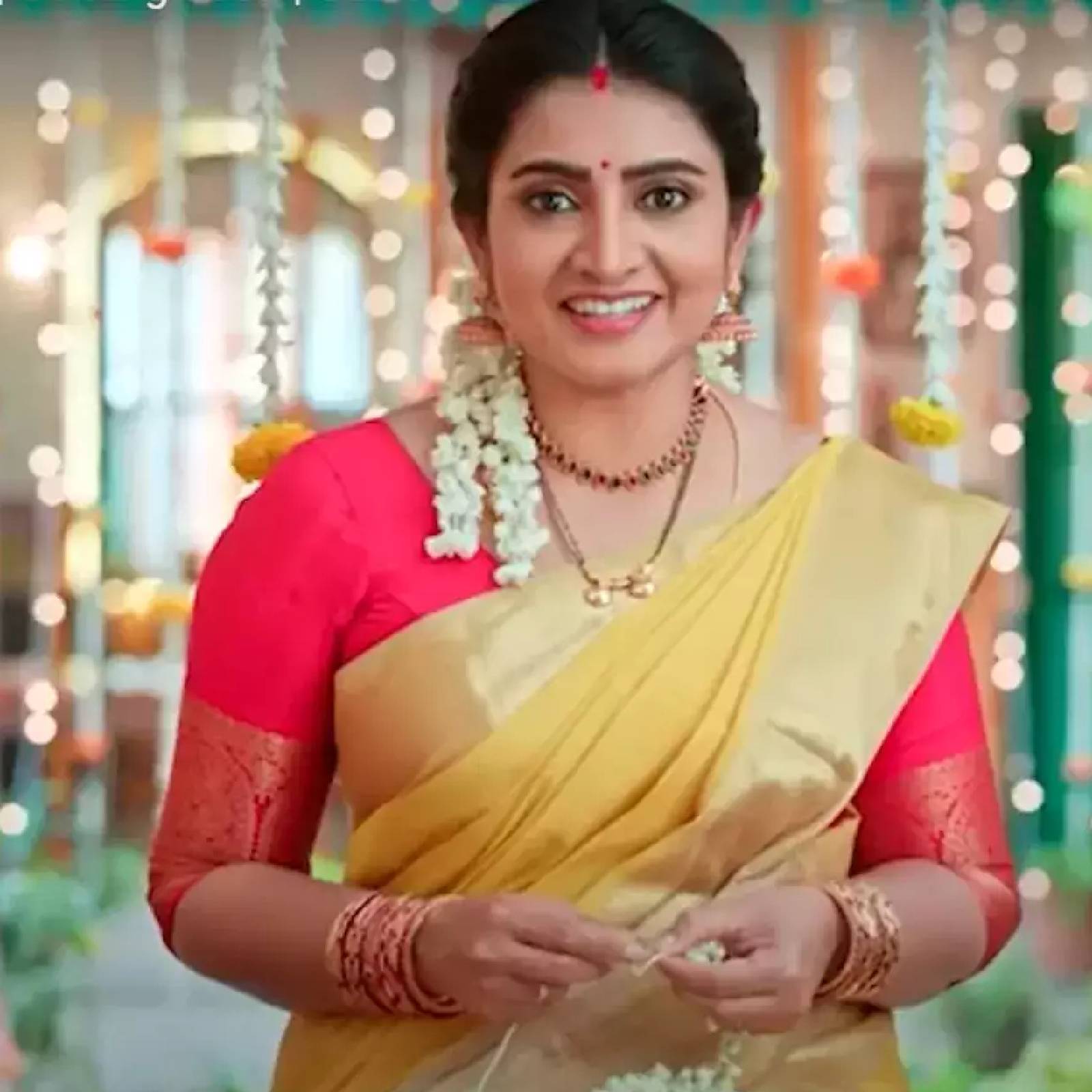  നടി സുജിത ധനുഷ് ആണ് ആൺകുട്ടിയുടെ വേഷത്തിൽ മലയാള സിനിമയിൽ അഭിനയിച്ചത്. പിൽക്കാലത്ത് മലയാളം, തമിഴ്, തെലുങ്ക് സിനിമകളിലും സീരിയലുകളിലും ശ്രദ്ധനേടി
