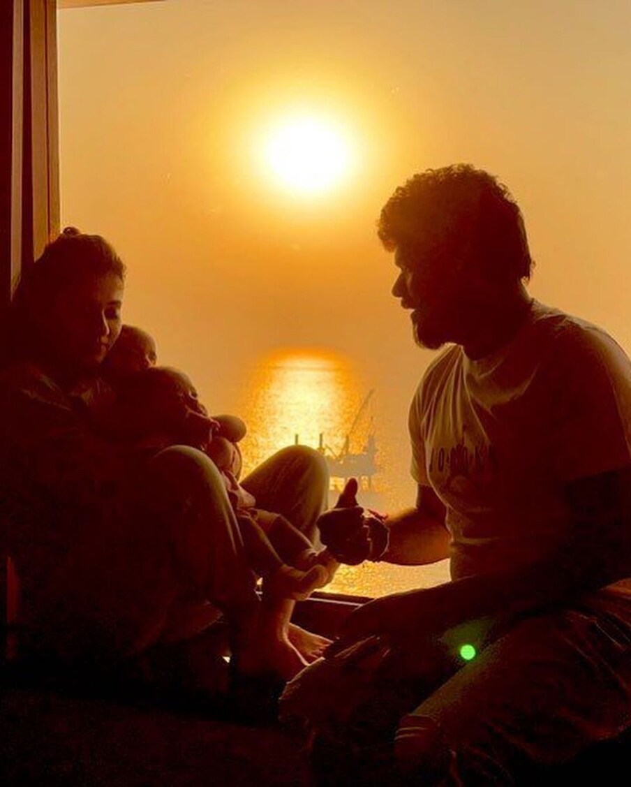  നയൻതാരയും വിഗ്നേഷ് ശിവനും മക്കളായ ഉയിർ, ഉലകം എന്നിവർക്കൊപ്പം. രുദ്രോനീൽ എൻ. ശിവൻ, ദൈവിക് എൻ. ശിവൻ എന്നിങ്ങനെയാണ് കുഞ്ഞുങ്ങളുടെ യഥാർത്ഥ പേര്