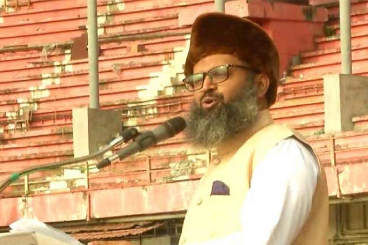 തിരുവനന്തപുരം ചന്ദ്രശേഖരൻ നായർ സ്റ്റേഡിയത്തിൽ നടന്ന ഈദ് സന്ദേശത്തിലായിരുന്നു ഇമാമിന്റെ പ്രതികരണം.