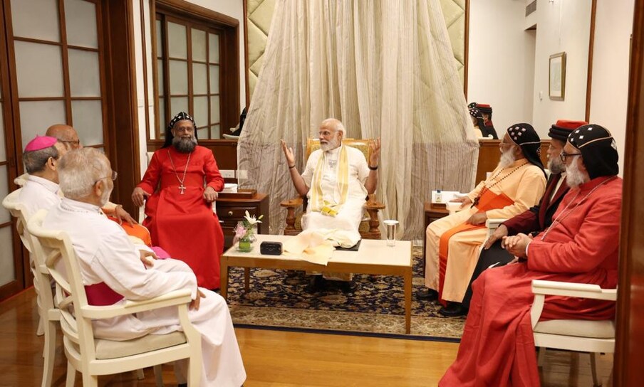  മാർ ജോർജ് ആലഞ്ചേരി(സിറോ മലബാർ സഭ), ബസേലിയോസ് മാർതോമ്മ മാത്യൂസ് ത്രിതീയൻ കാതോലിക്ക (ഓർത്തഡോക്സ് സഭ), ജോസഫ് മാർ ഗ്രീഗോറിയോസ് (യാക്കോബായ സഭ), മാർ മാത്യു മൂലക്കാട്ട് (ക്നാനായ കത്തോലിക്ക സഭ, കോട്ടയം), മാർ ഔജിൻ കുര്യാക്കോസ് (കൽദായ സുറിയാനി സഭ), കർദ്ദിനാൾ മാർ ക്ലീമിസ് (സിറോ മലങ്കര സഭ), ആർച്ച്ബിഷപ് മാർ ജോസഫ് കളത്തിപ്പറമ്പിൽ (ലത്തീൻ സഭ വരാപ്പുഴ രൂപത), കുര്യാക്കോസ് മാർ സേവേറിയൂസ് (ക്നാനായ സിറിയൻ സഭ, ചിങ്ങവനം) എന്നീ എട്ട് ക്രൈസ്തവ മത മേലധ്യക്ഷന്മാരാണ് പ്രധാന മന്ത്രിയുമായി കൂടിക്കാഴ്ച നടത്തിയത്.