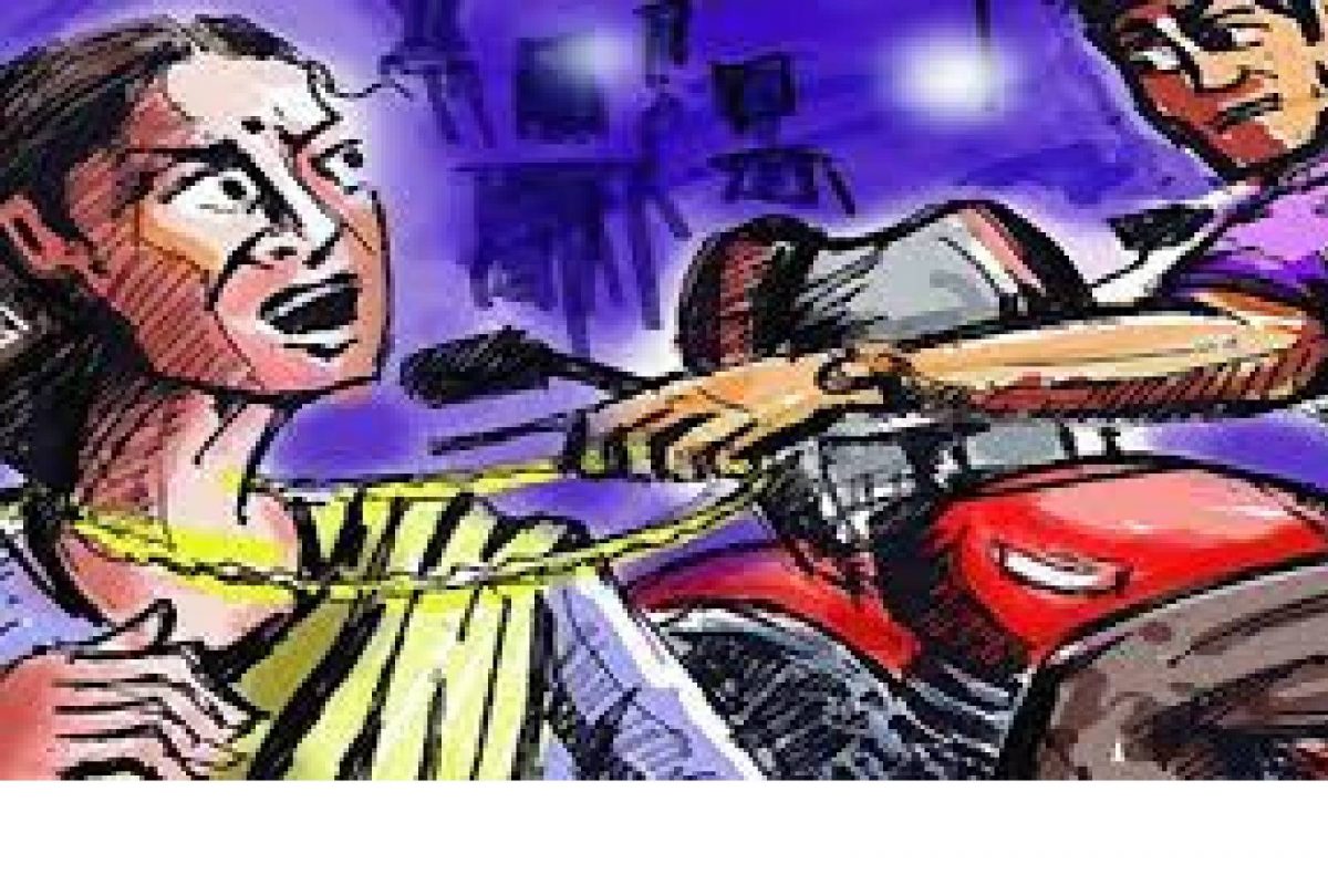 ബൈക്കിലെത്തിയ രണ്ടംഗ സംഘമാണ് മാല പൊട്ടിച്ച് കടന്ന് കളഞ്ഞത്. 