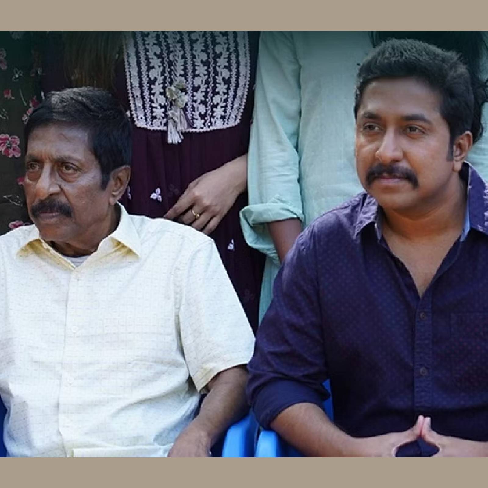  കൊച്ചി: രഹസ്യങ്ങൾ സൂക്ഷിക്കാൻ അച്ഛനും അനിയനും അറിയില്ലെന്ന് നടനും സംവിധായകനുമായ വിനീത് ശ്രീനിവാസൻ. അതുകൊണ്ടുതന്നെ താൻ പലകാര്യങ്ങളും ധ്യാനിനോട് പറയാറില്ലെന്നും വിനീത് പറഞ്ഞു. ബിഹൈന്‍ഡ് വുഡ്സ് യൂട്യൂബ് ചാനലിന് നല്‍കിയ അഭിമുഖത്തിലാണ് വിനീതിന്റെ തുറന്നു പറച്ചില്‍.