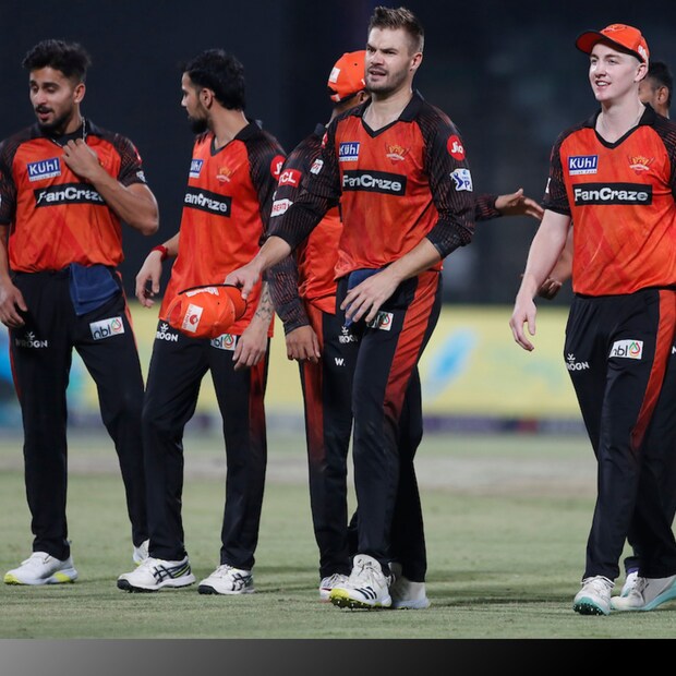 ഡല്ഹി: ഇന്ത്യന് പ്രീമിയര് ലീഗില് ഡൽഹി ക്യാപിറ്റൽസിന് തുടർച്ചയായ ആറം തോൽവി. പന്തുകൊണ്ടും ബാറ്റുകൊണ്ടും ഓസീസ് താരം മിച്ചൽ മാർഷ് തിളങ്ങിയെങ്കിലും അതൊന്നും ഡൽഹിയെ തോൽവിയിൽനിന്ന് രക്ഷിച്ചില്ല. സൺറൈസേഴ്സ് ഹൈദരാബാദ് ഒമ്പത് റൺസിനാണ് ഡൽഹിയെ തോൽപ്പിച്ചത്. (Pic Credit: Sportzpics)  ഡല്ഹി: ഇന്ത്യന് പ്രീമിയര് ലീഗില് ഡൽഹി ക്യാപിറ്റൽസിന് തുടർച്ചയായ ആറം തോൽവി. പന്തുകൊണ്ടും ബാറ്റുകൊണ്ടും ഓസീസ് താരം മിച്ചൽ മാർഷ് തിളങ്ങിയെങ്കിലും അതൊന്നും ഡൽഹിയെ തോൽവിയിൽനിന്ന് രക്ഷിച്ചില്ല. സൺറൈസേഴ്സ് ഹൈദരാബാദ് ഒമ്പത് റൺസിനാണ് ഡൽഹിയെ തോൽപ്പിച്ചത്. (Pic Credit: Sportzpics)