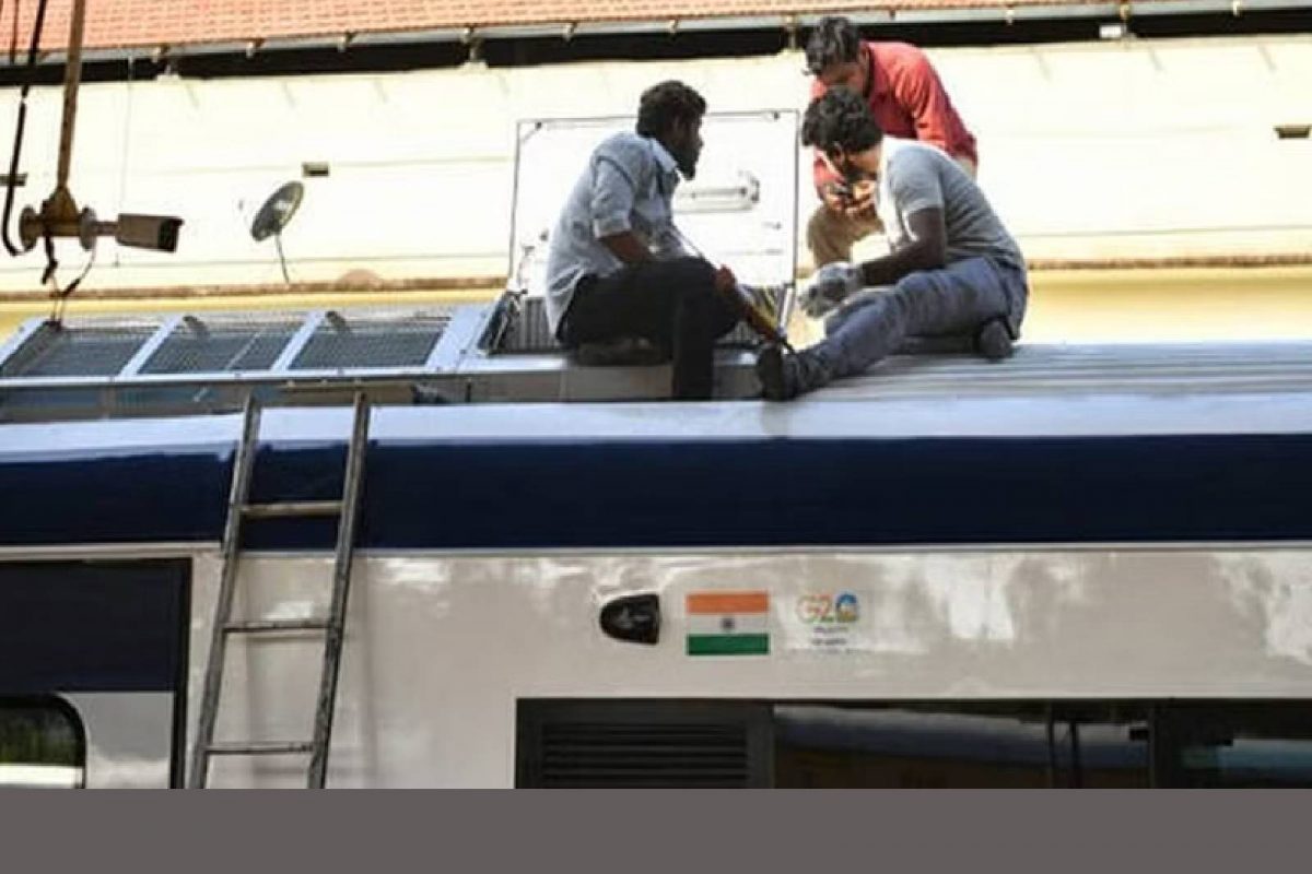 വന്ദേഭാരത് ട്രെയിനില്‍ ചോര്‍ച്ചയില്ല; എസി ഗ്രില്ലിൽ‌ നിന്നും വീണ വെള്ളമെന്ന് അധികൃതർ