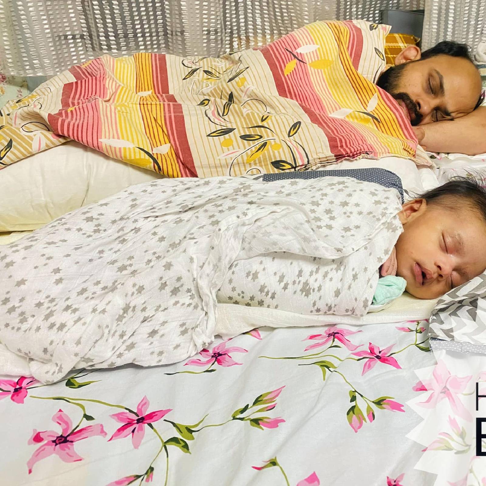  മകൻ താരാട്ട് പാട്ട് പാടിയാൽ ഉറങ്ങുന്ന കൂട്ടത്തിലാണ്. പക്ഷെ തൊട്ടിലിൽ മണിക്കൂറുകൾ കിടത്തി ആട്ടിയാലേ ആൾക്ക് ഉറക്കം വരുള്ളൂവത്രെ. അക്കാര്യം വളരെ ക്ഷമയോടെ വിജയ് നടത്തിക്കൊടുക്കും